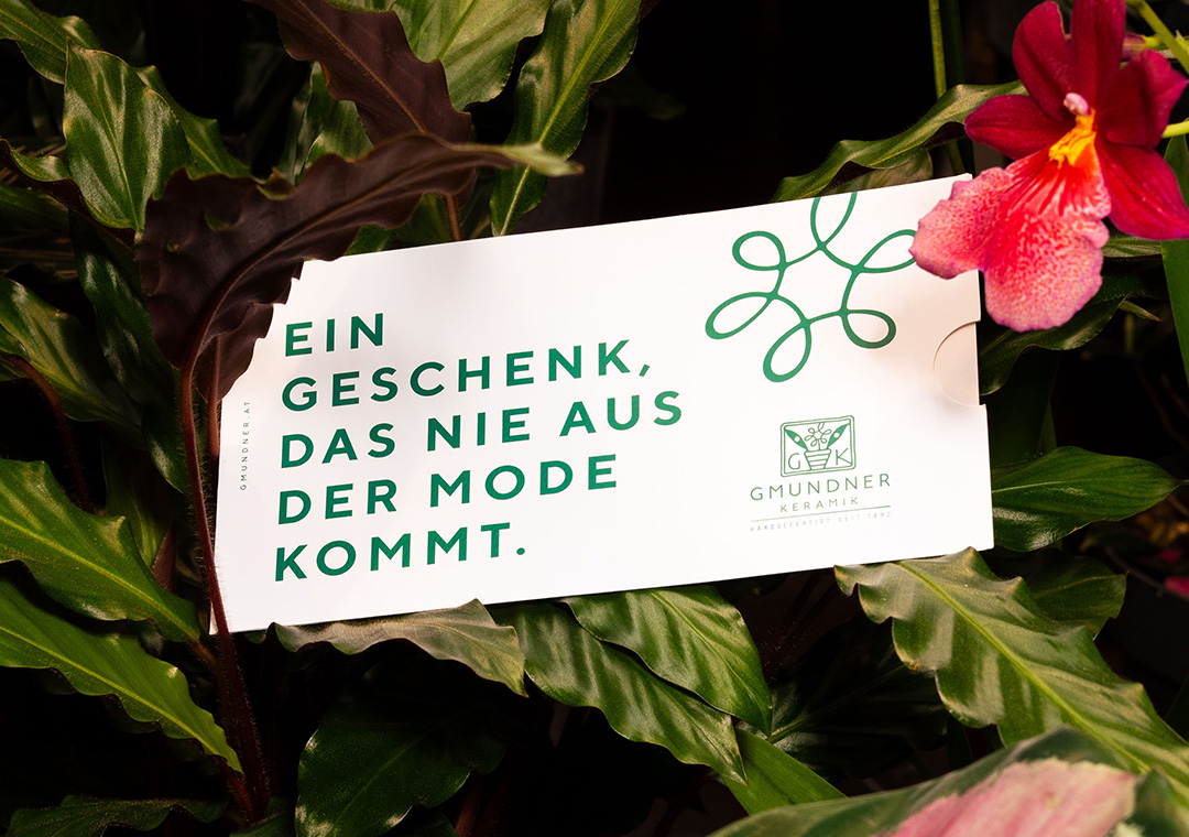 Gutschein in einem Blumenstrauß 
