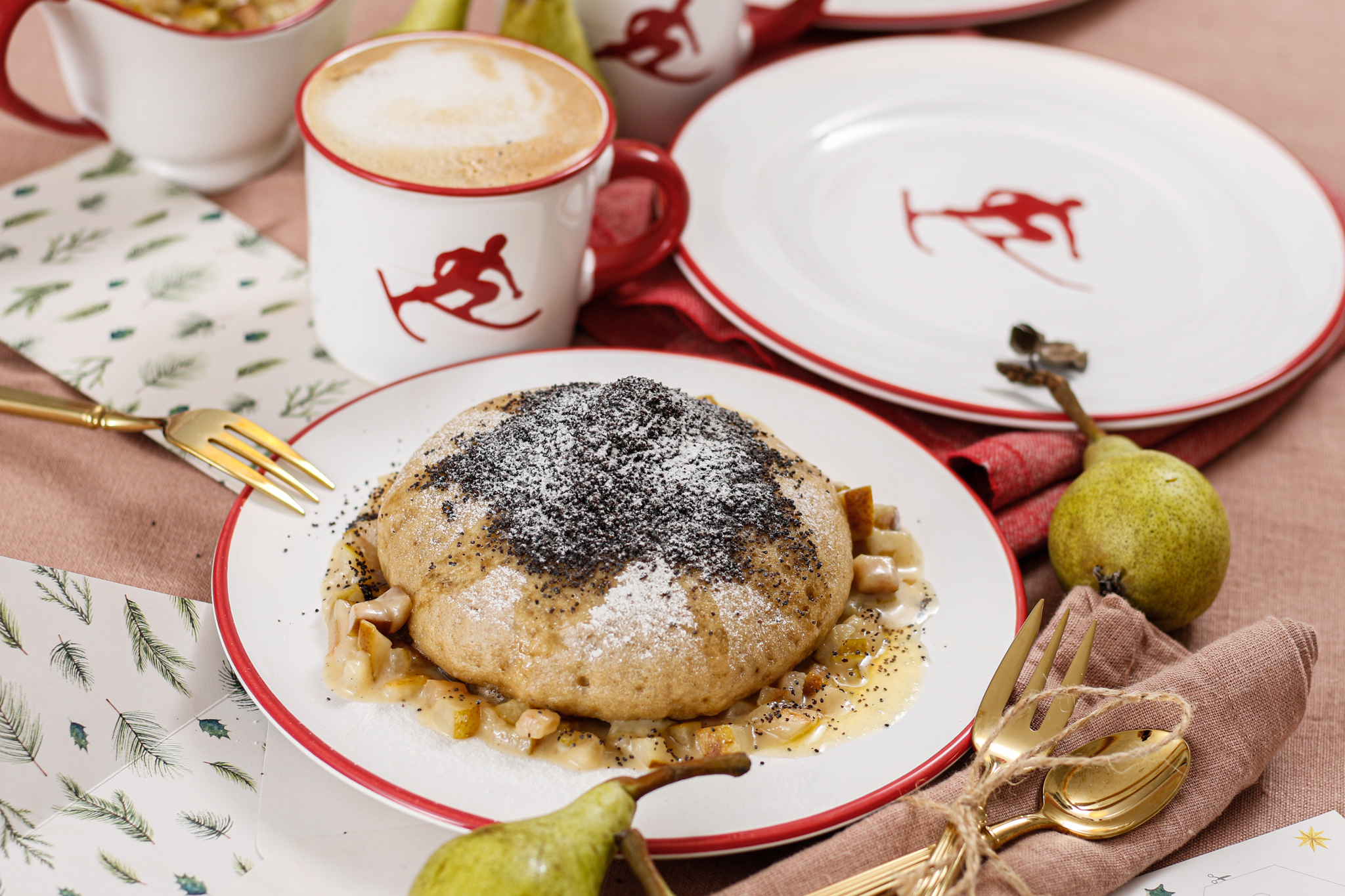 Germknödel und Kaffee auf einem Tisch