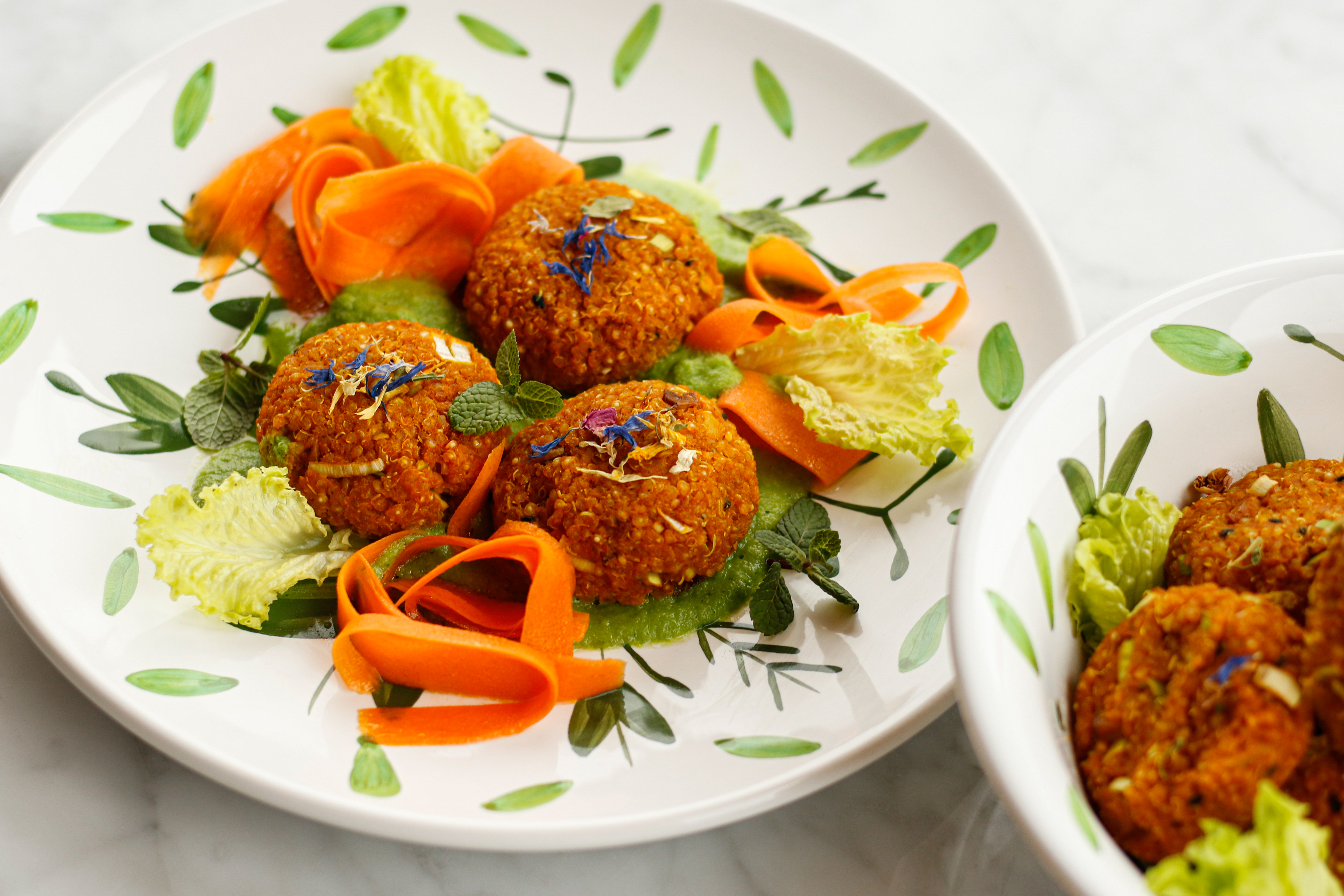 Essen auf einen grünen Teller 