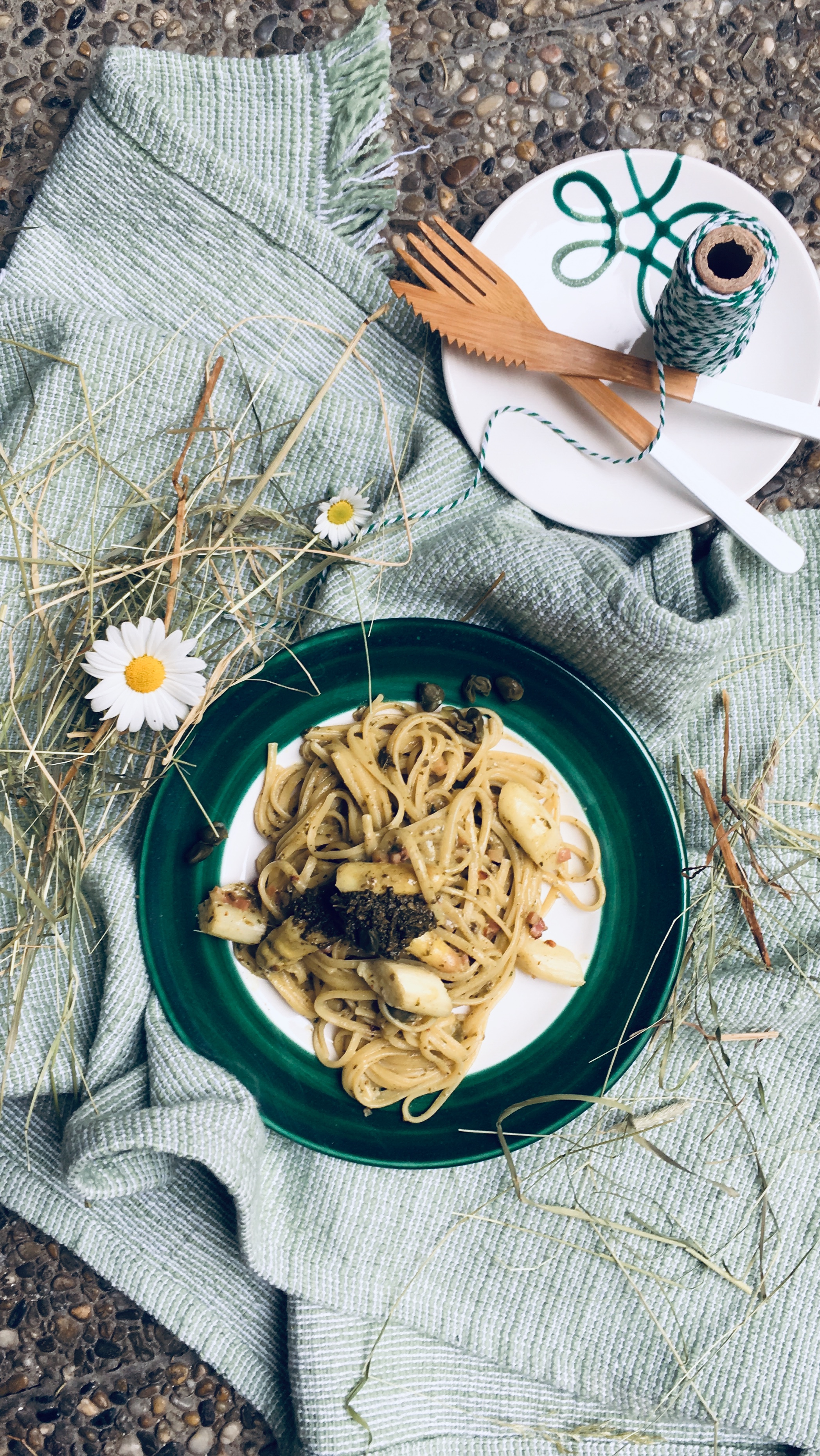 Essen auf einen grünen Teller 