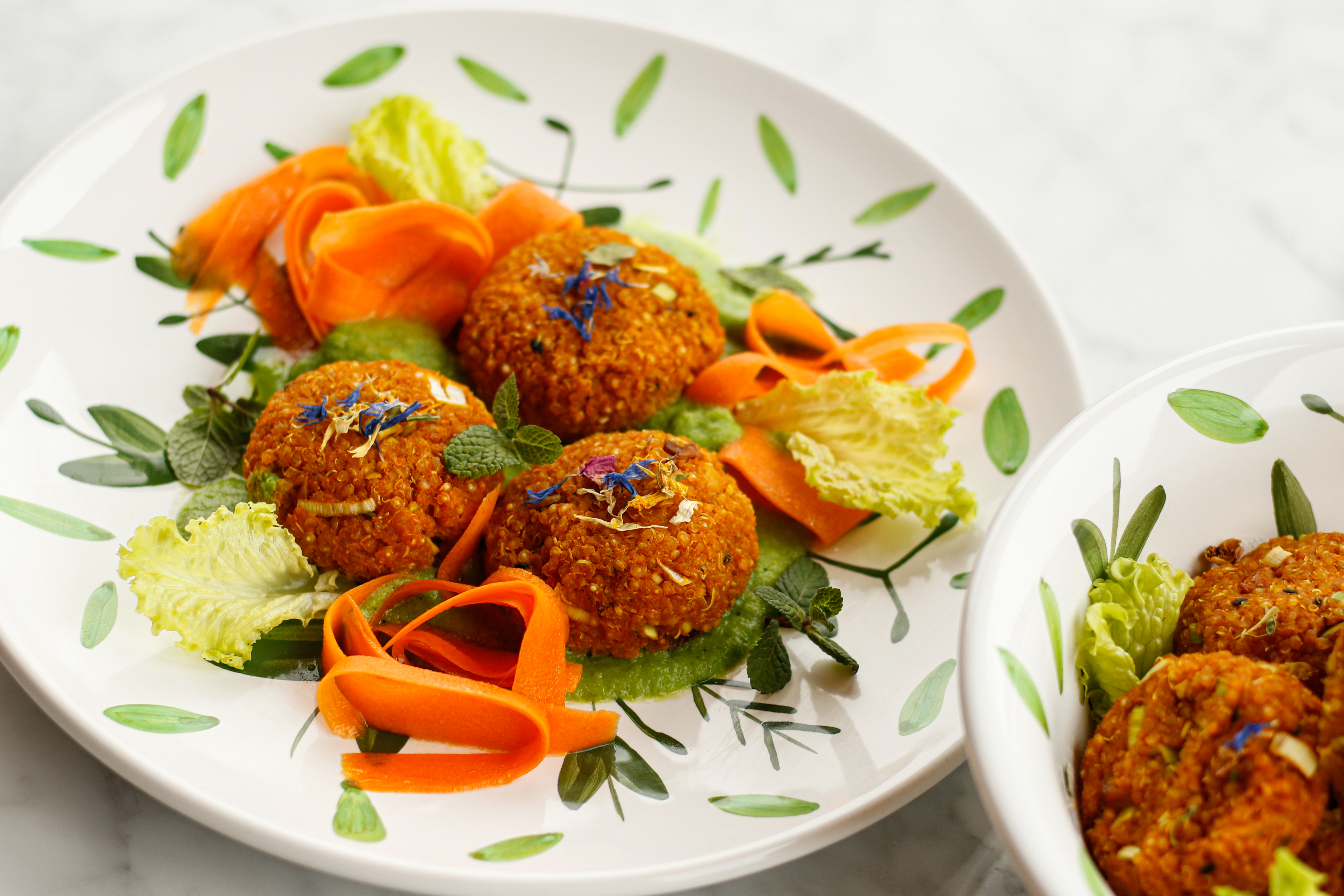 Essen auf einen grünen Teller 